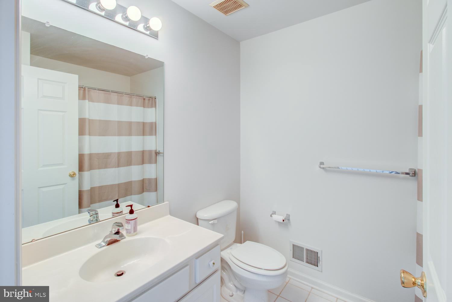 22 Warwick Road Princeton Junction, NJ 08550 - Photo 23 of 27