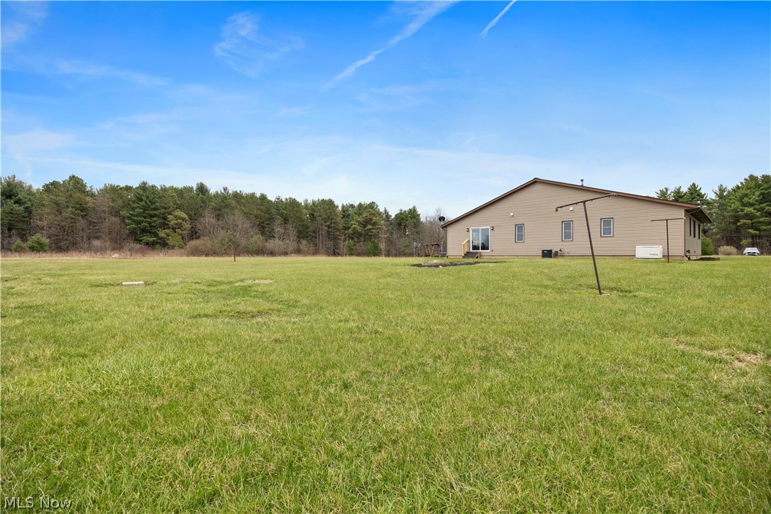 36220 Neff Road Grafton, OH 44044 - Photo 40 of 50 View of green lawn