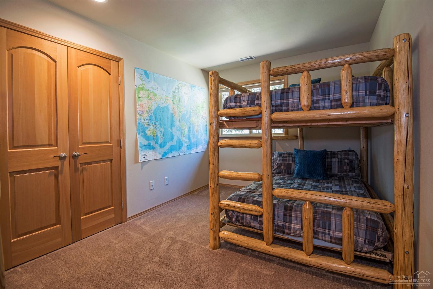 18125 Modoc Lane Sunriver, OR 97707 - Photo 17 of 21 Another guest bedroom boasting double/do