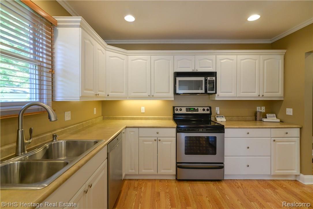 303 Byron Road Howell, MI 48843 - Photo 9 of 36 _AUG2985.jpg