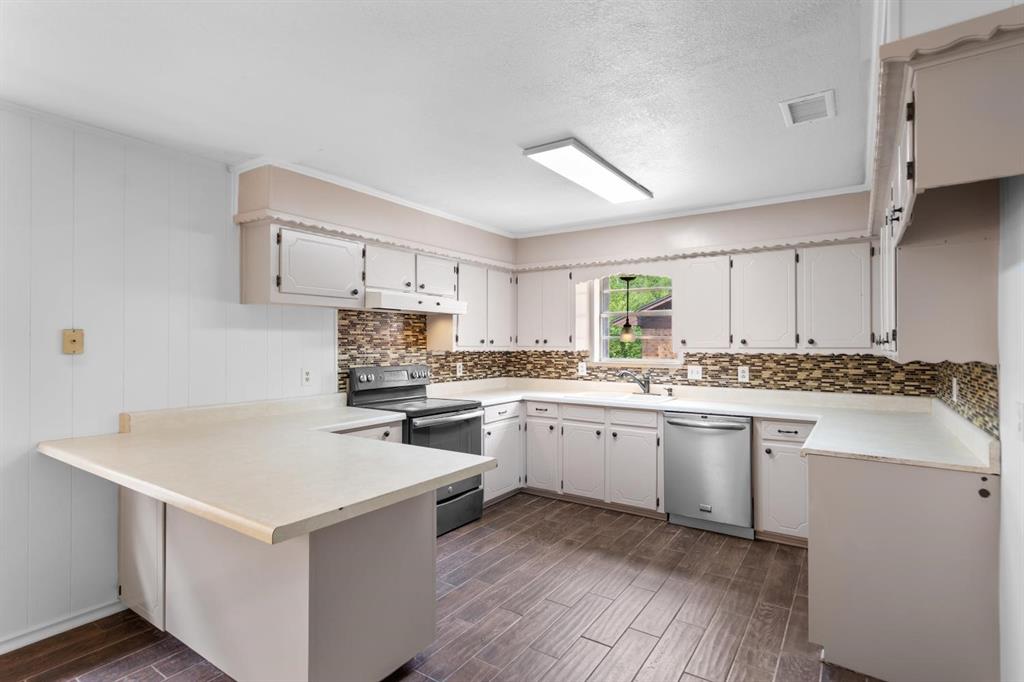 525 Pecan Lane Rowlett, TX 75089 - Photo 14 of 23 a kitchen with granite countertop white cabinets and white appliances