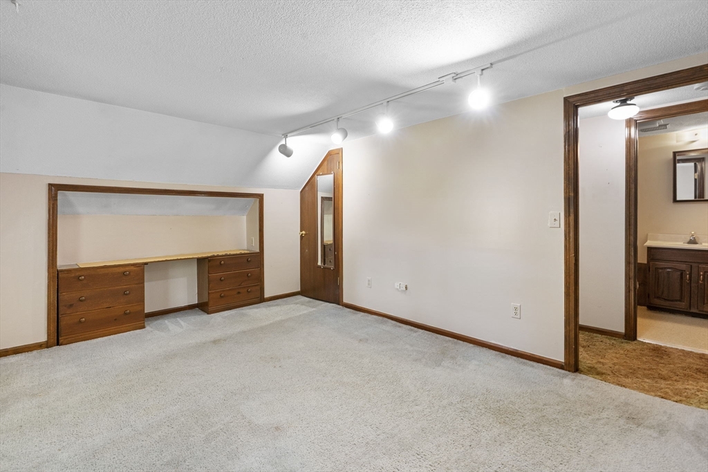 25 Prince Avenue West Springfield, MA 01089 - Photo 14 of 31