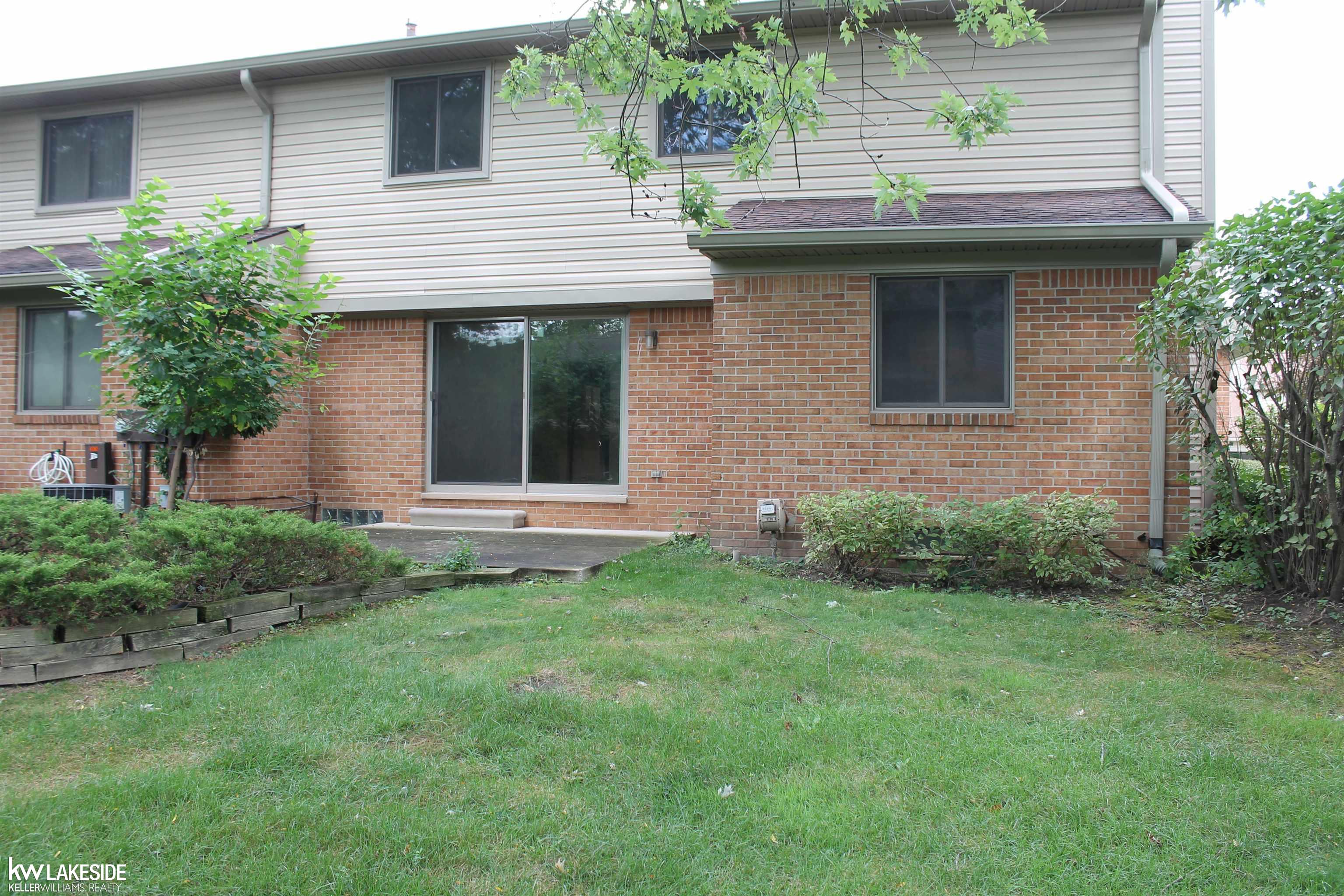 3974 Old Creek Road Troy, MI 48084 - Photo 6 of 32 50091748-7.JPG