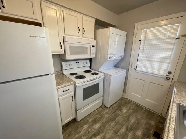 1619 Gilson Road Memphis, TN 38117 - Photo 8 of 20 a kitchen with a white stove and refrigerator