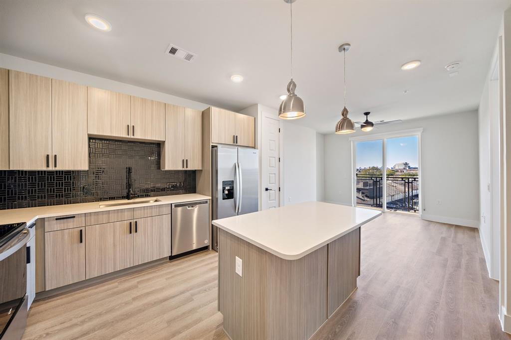 2520 Washington Ave Unit B03