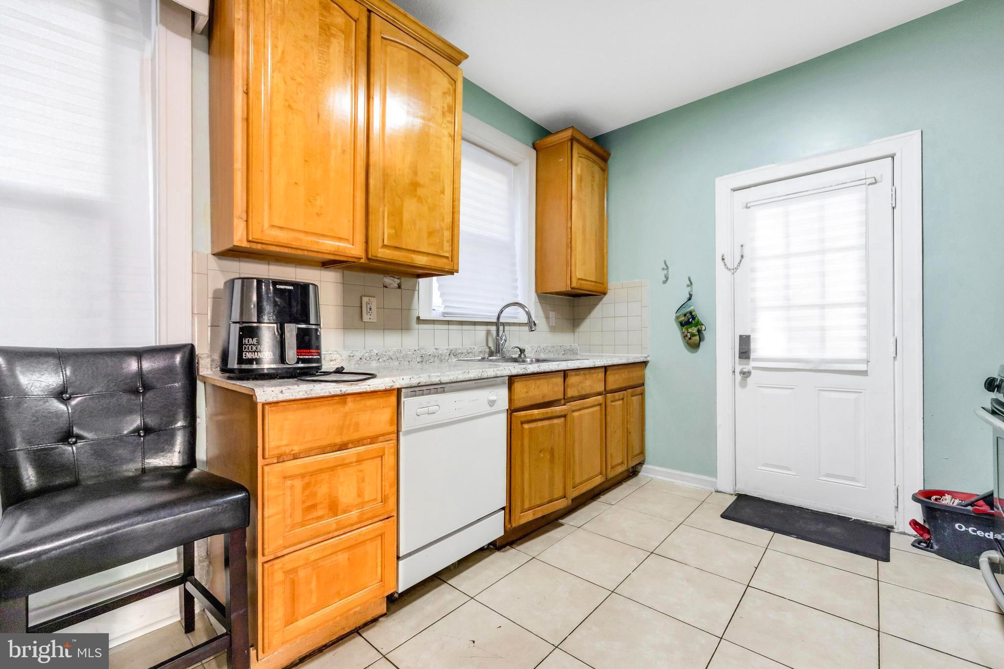 18 Elm Avenue Upper Darby, PA 19082 - Photo 11 of 38