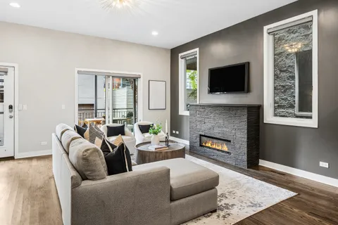 $875,000 | 926 North Honore Street, Unit 1, Chicago, IL 60622