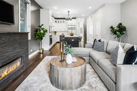 $875,000 | 926 North Honore Street, Unit 1, Chicago, IL 60622