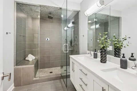 $875,000 | 926 North Honore Street, Unit 1, Chicago, IL 60622