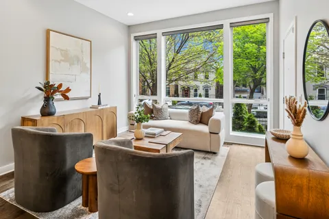 $875,000 | 926 North Honore Street, Unit 1, Chicago, IL 60622