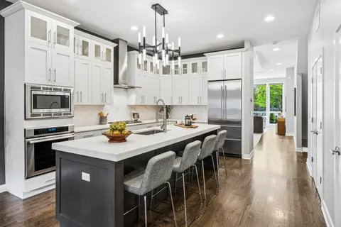 $875,000 | 926 North Honore Street, Unit 1, Chicago, IL 60622