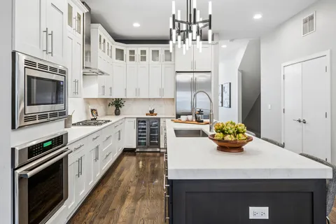 $875,000 | 926 North Honore Street, Unit 1, Chicago, IL 60622