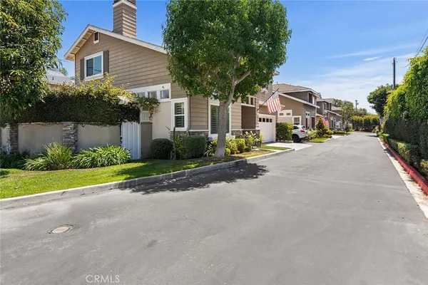 $1,490,000 | 302 Turtle Bay Lane, Costa Mesa, CA 92627