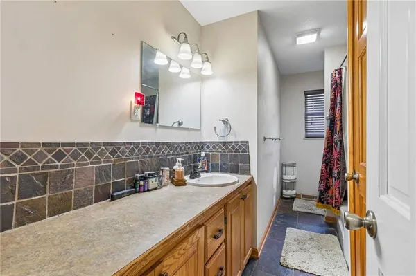 $250,000 | 7804 Northwest Milrey Drive, Kansas City, MO 64152
