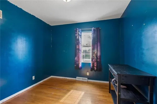 $250,000 | 7804 Northwest Milrey Drive, Kansas City, MO 64152