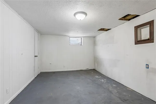 $250,000 | 7804 Northwest Milrey Drive, Kansas City, MO 64152