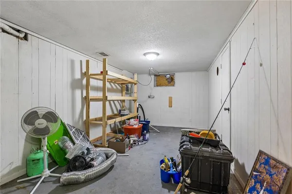 $250,000 | 7804 Northwest Milrey Drive, Kansas City, MO 64152