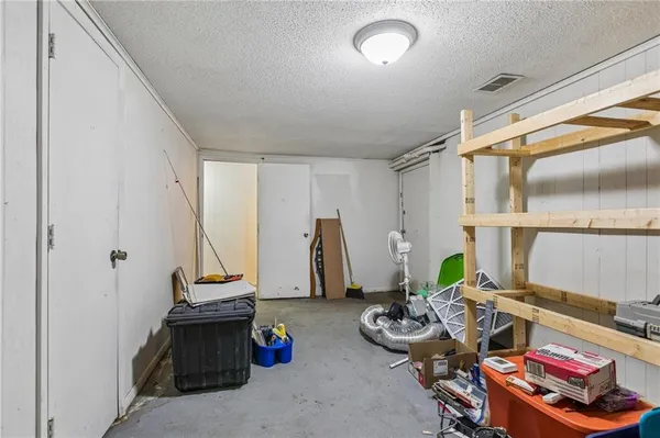 $250,000 | 7804 Northwest Milrey Drive, Kansas City, MO 64152
