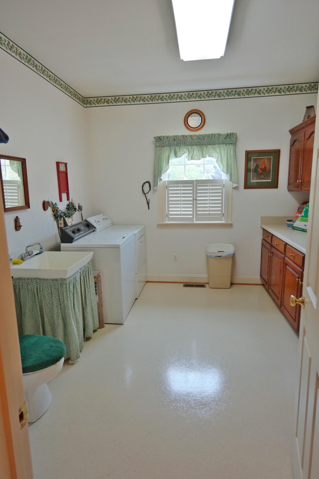 2335 Country Club Road Troutville, VA 24175 - Photo 23 of 47 Laundry Room
