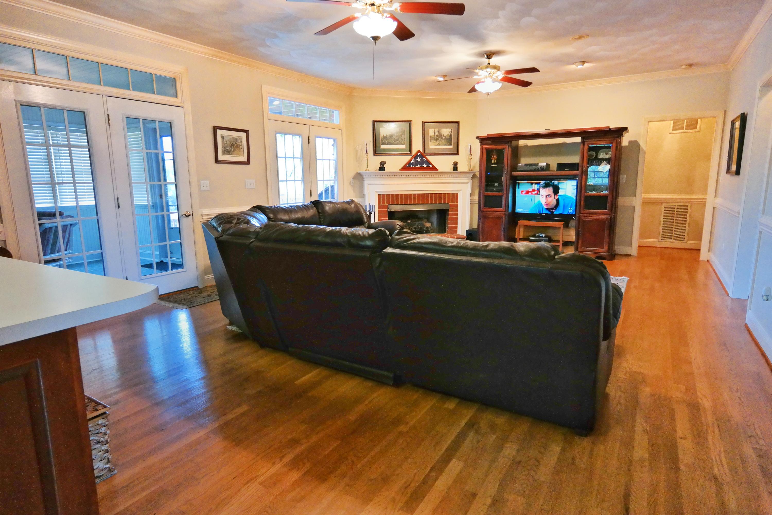 2335 Country Club Road Troutville, VA 24175 - Photo 25 of 47 Family Room