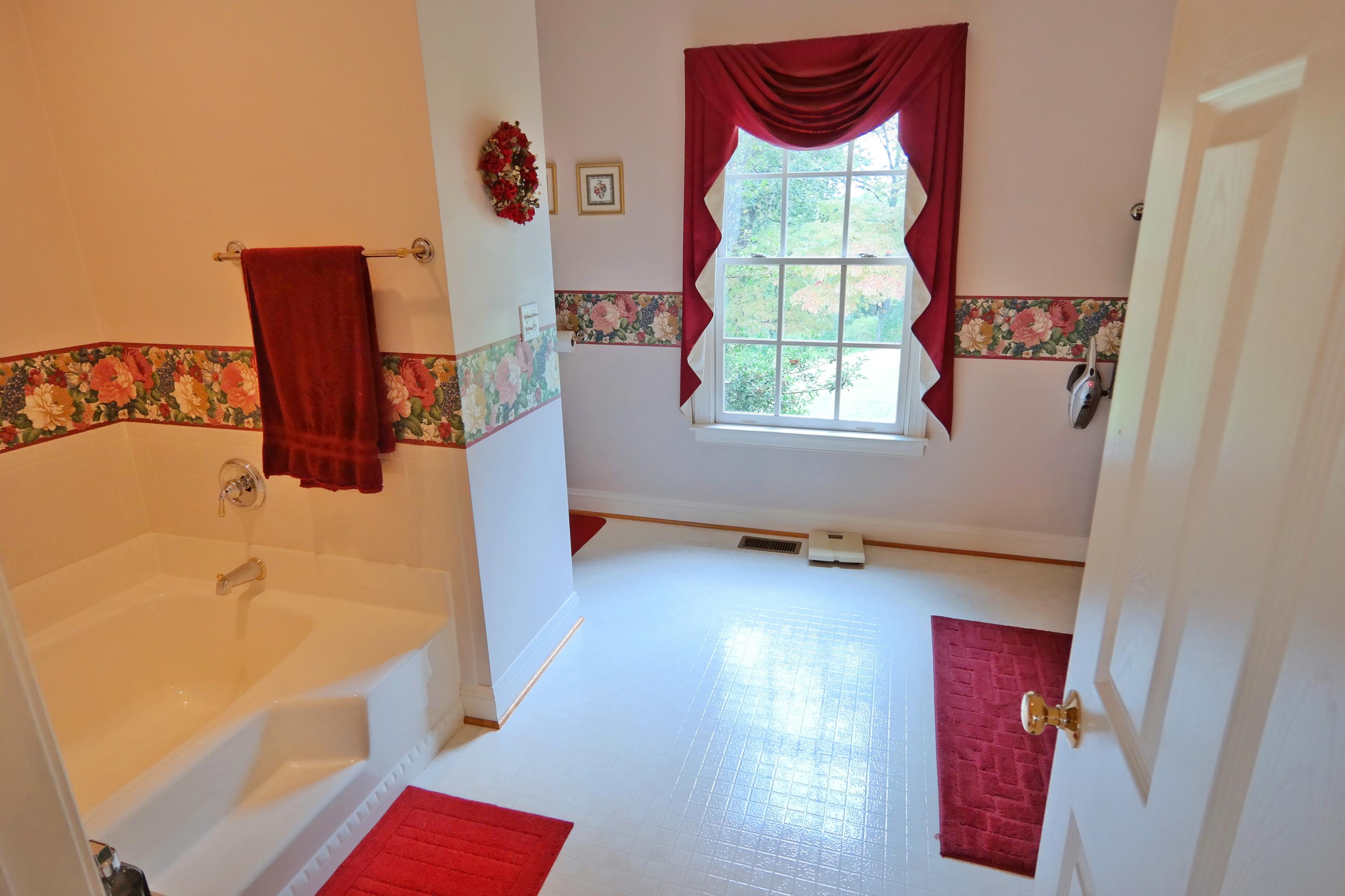 2335 Country Club Road Troutville, VA 24175 - Photo 33 of 47 Master Bathroom