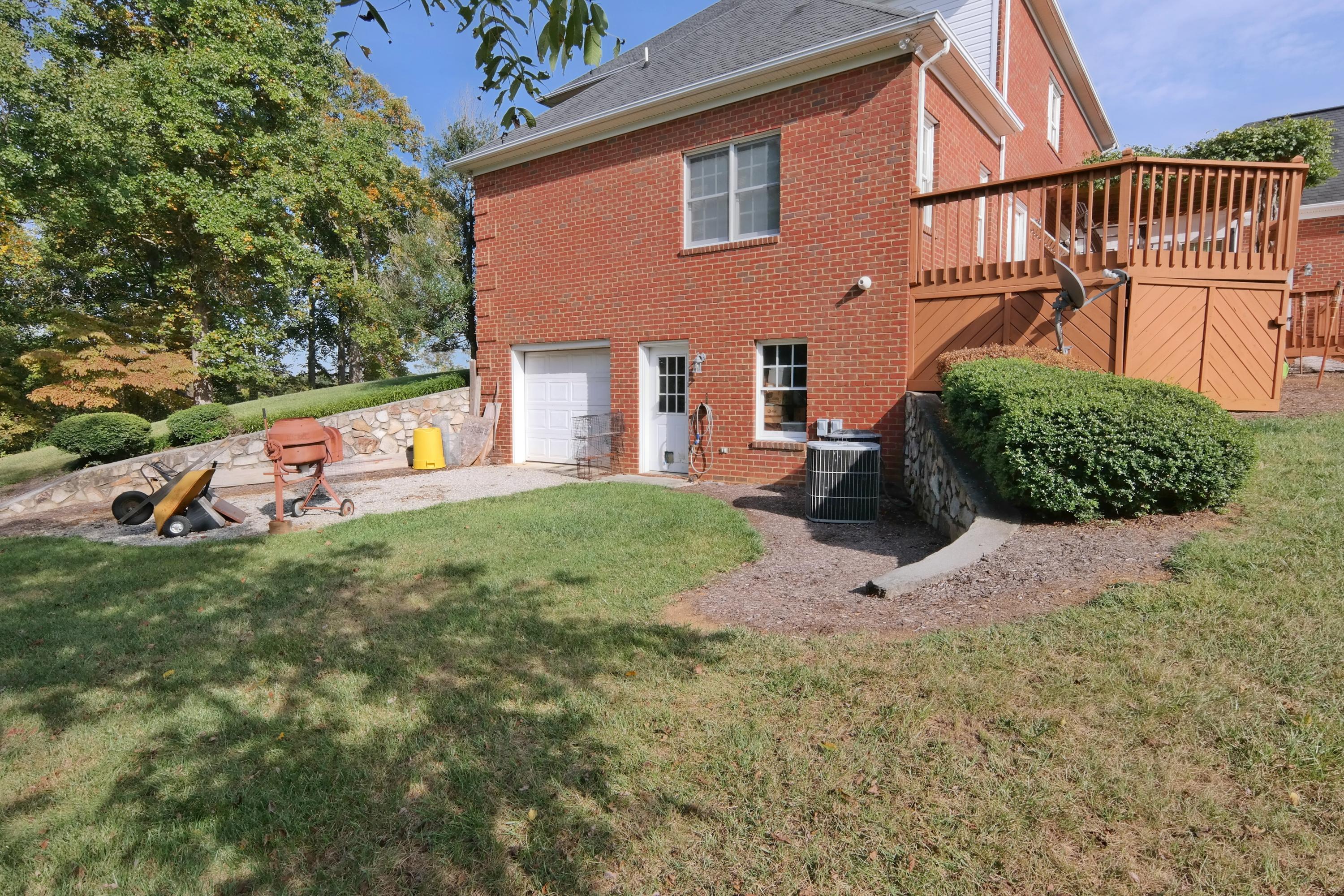 2335 Country Club Road Troutville, VA 24175 - Photo 9 of 47 Basement Garage