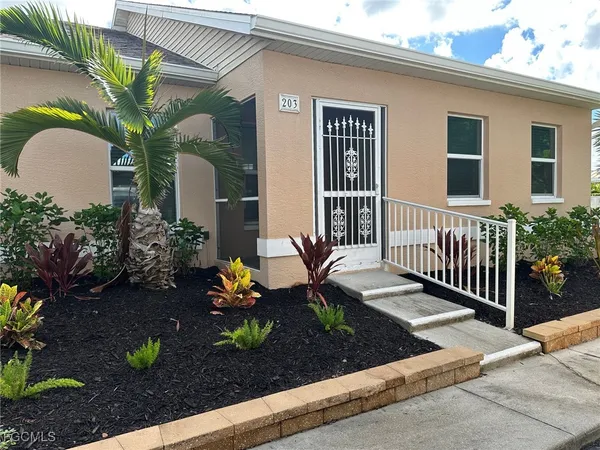 $1,900 | 16821 Sanibel Sunset Court, Unit 203, Fort Myers, FL 33908
