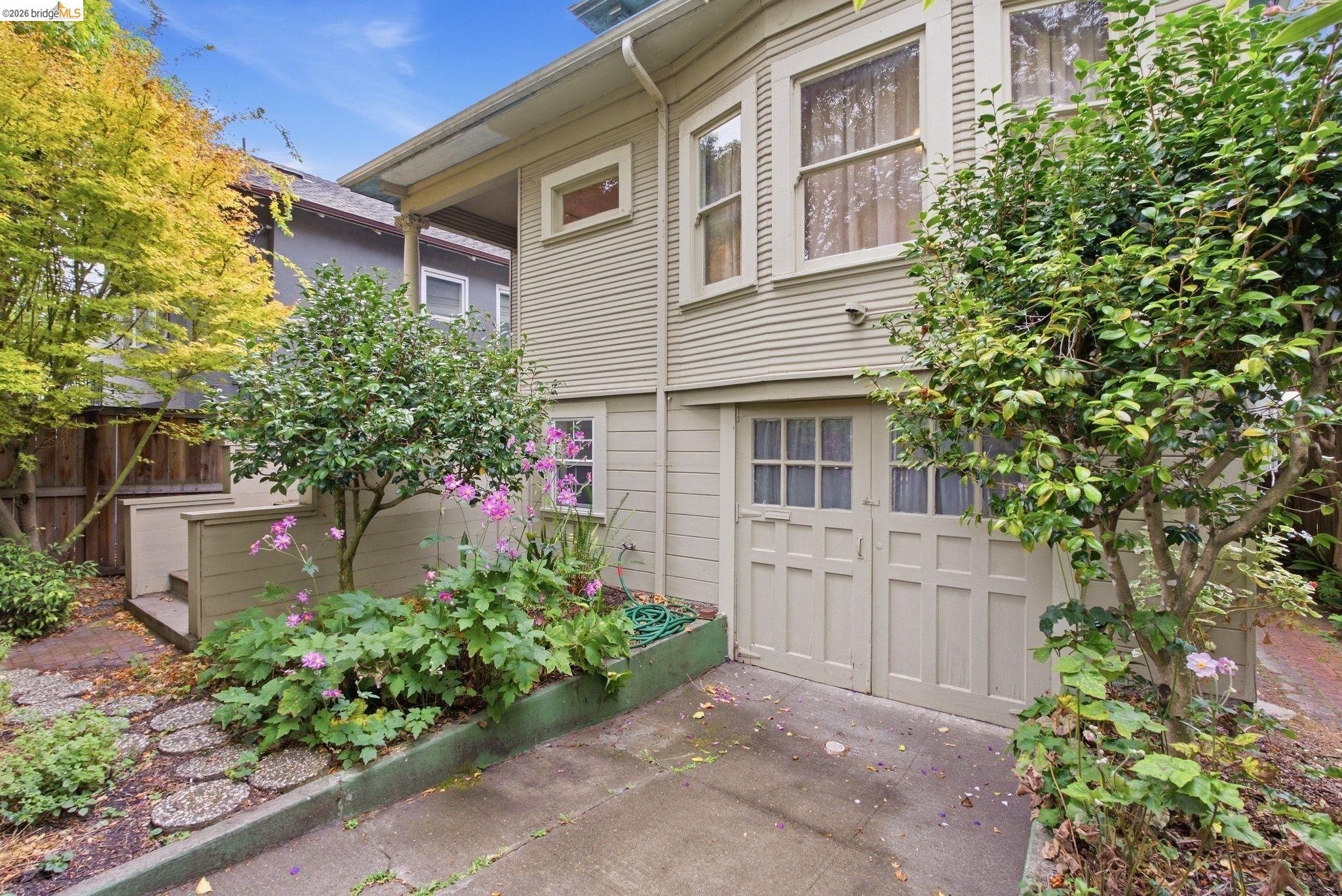 2204 Tenth Street Berkeley, CA 94710 - Photo 2 of 38 Gallery Image 2