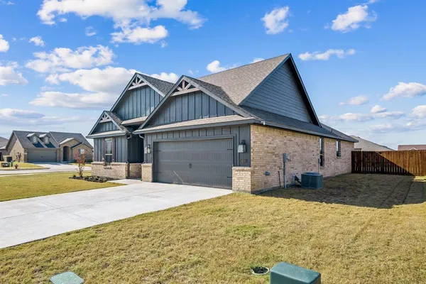 a house view with a outdoor space