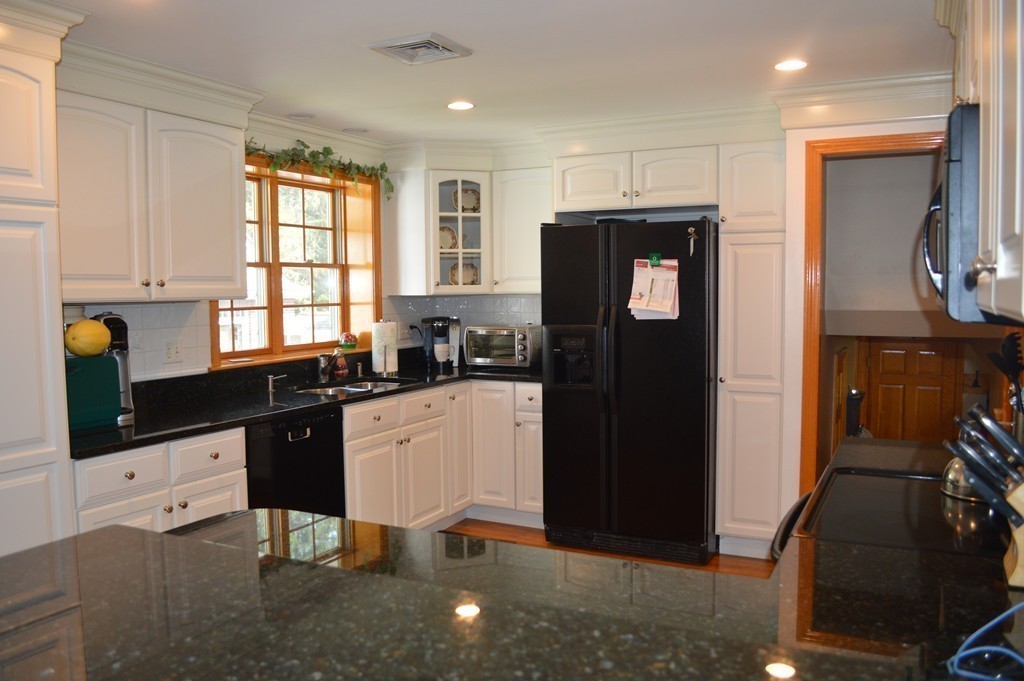 8 Wingate Road Waltham, MA 02451 - Photo 4 of 17
