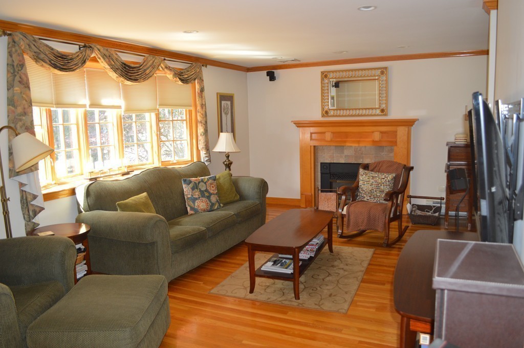 8 Wingate Road Waltham, MA 02451 - Photo 5 of 17
