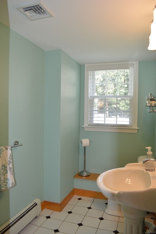 8 Wingate Road Waltham, MA 02451 - Photo 8 of 17