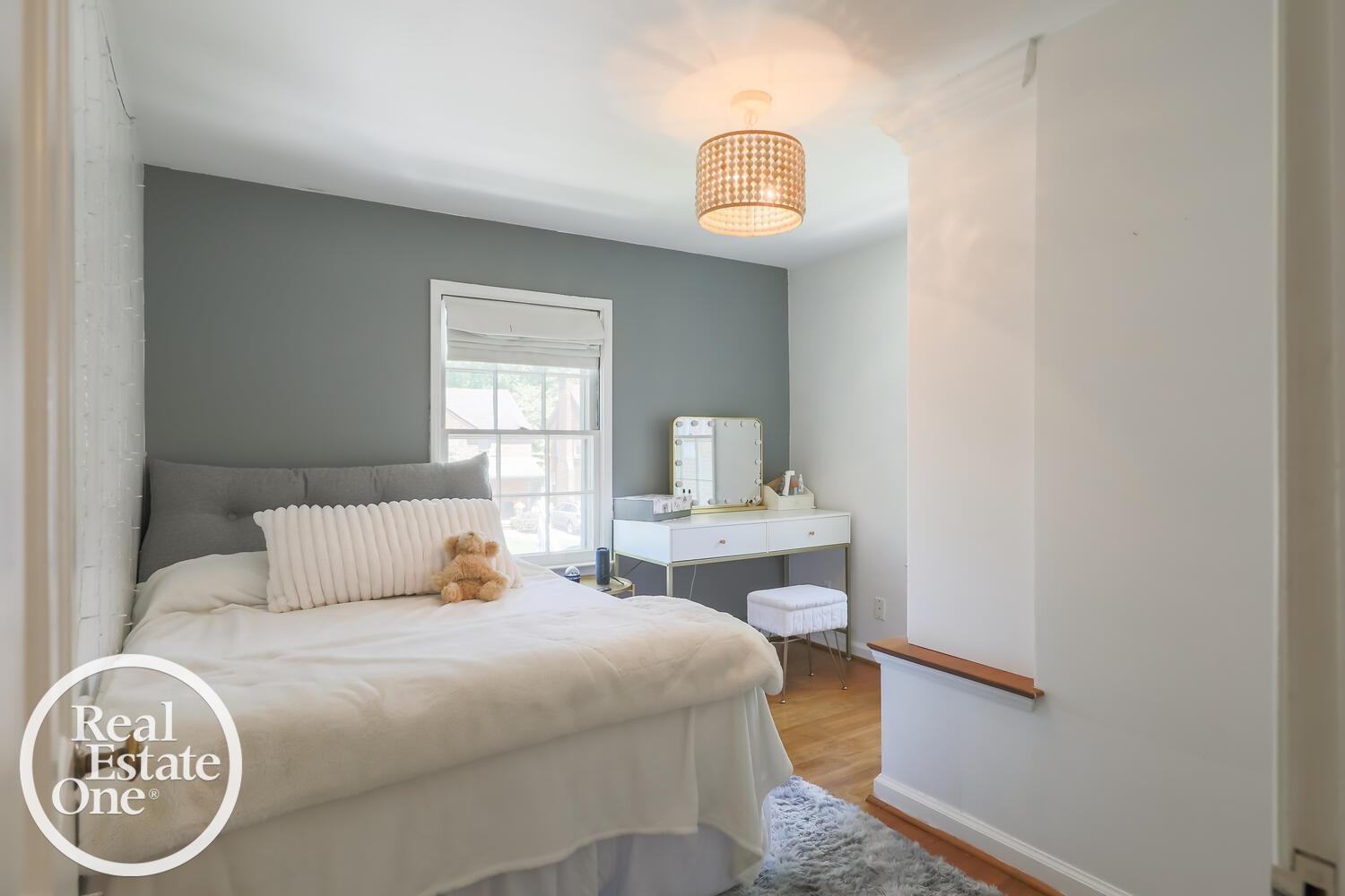 279 Merriweather Road Grosse Pointe, MI 48236 - Photo 25 of 32 Third bedroom