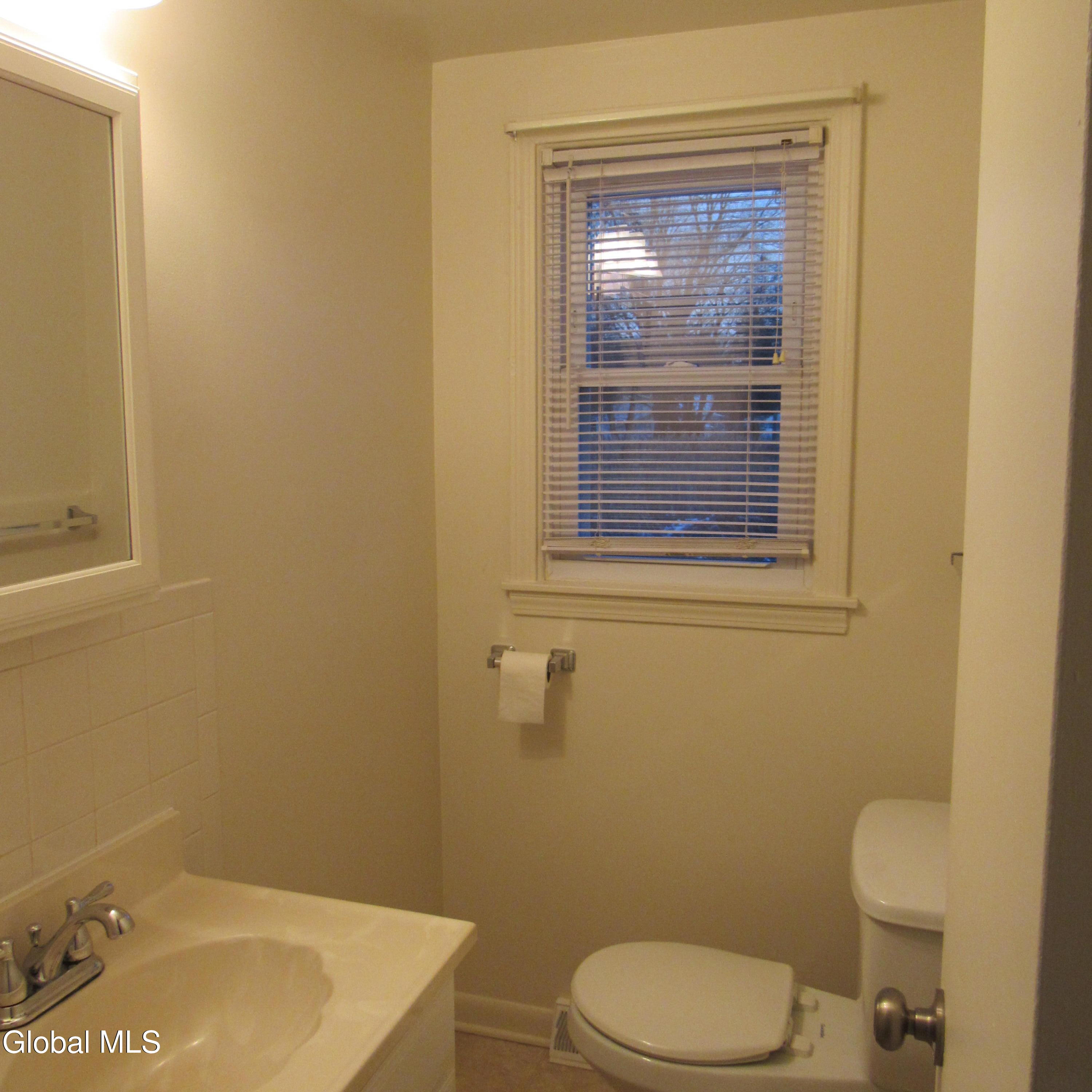 34 B Commodore Street Colonie, NY 12205 - Photo 12 of 23 IMG_1718 - Copy