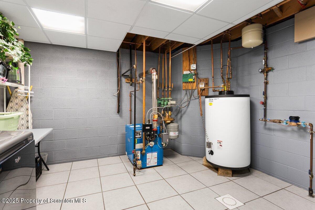28 Ridgeview Drive Scranton, PA 18504 - Photo 51 of 55 a utility room with a refrigerator and washer