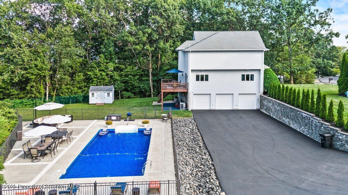 28 Ridgeview Drive Scranton, PA 18504 - Photo 7 of 55 Side