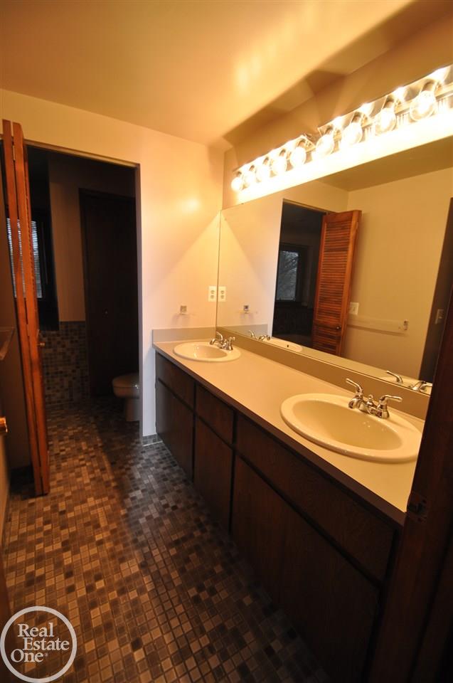 2509 Munster Road Rochester Hills, MI 48309 - Photo 17 of 31