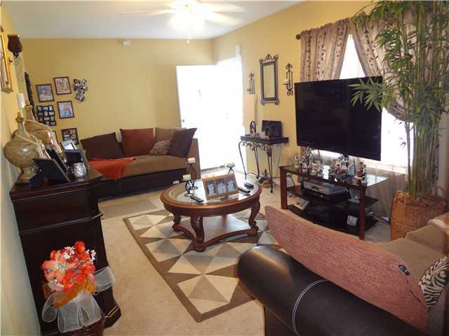 2515 Sweetwater Road, Unit 37 Spring Valley, CA 91977 - Photo 5 of 16 Living Room