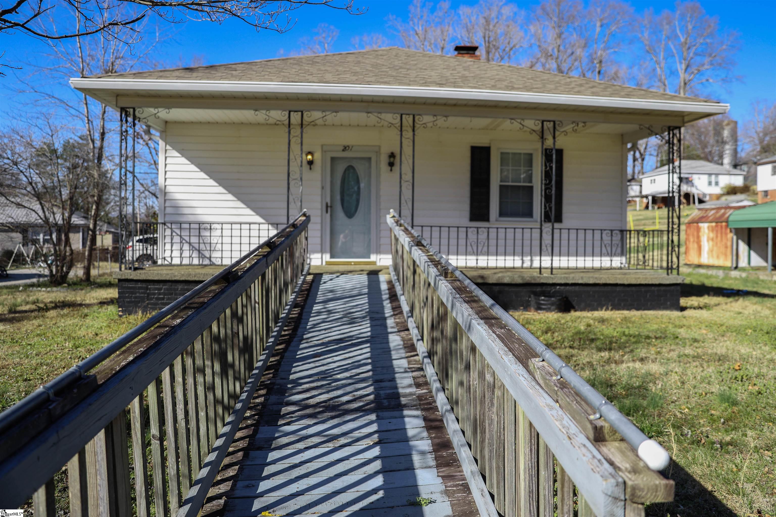 201 Arial Street Easley, SC 29640 - Photo 2 of 14