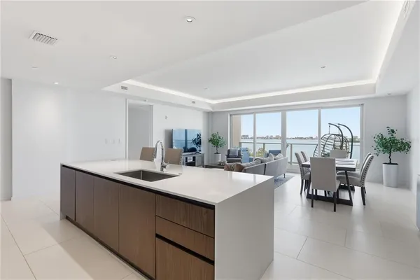 $1,350,000 | 1020 Sunset Point Road, Unit 505, Clearwater, FL 33755