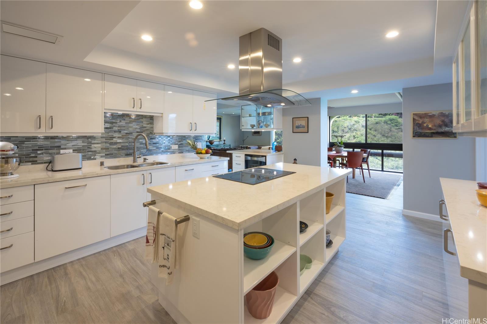 1022 Prospect Street, Unit 903E Honolulu, HI 96813 - Photo 11 of 25 a kitchen with a stove and wooden floor