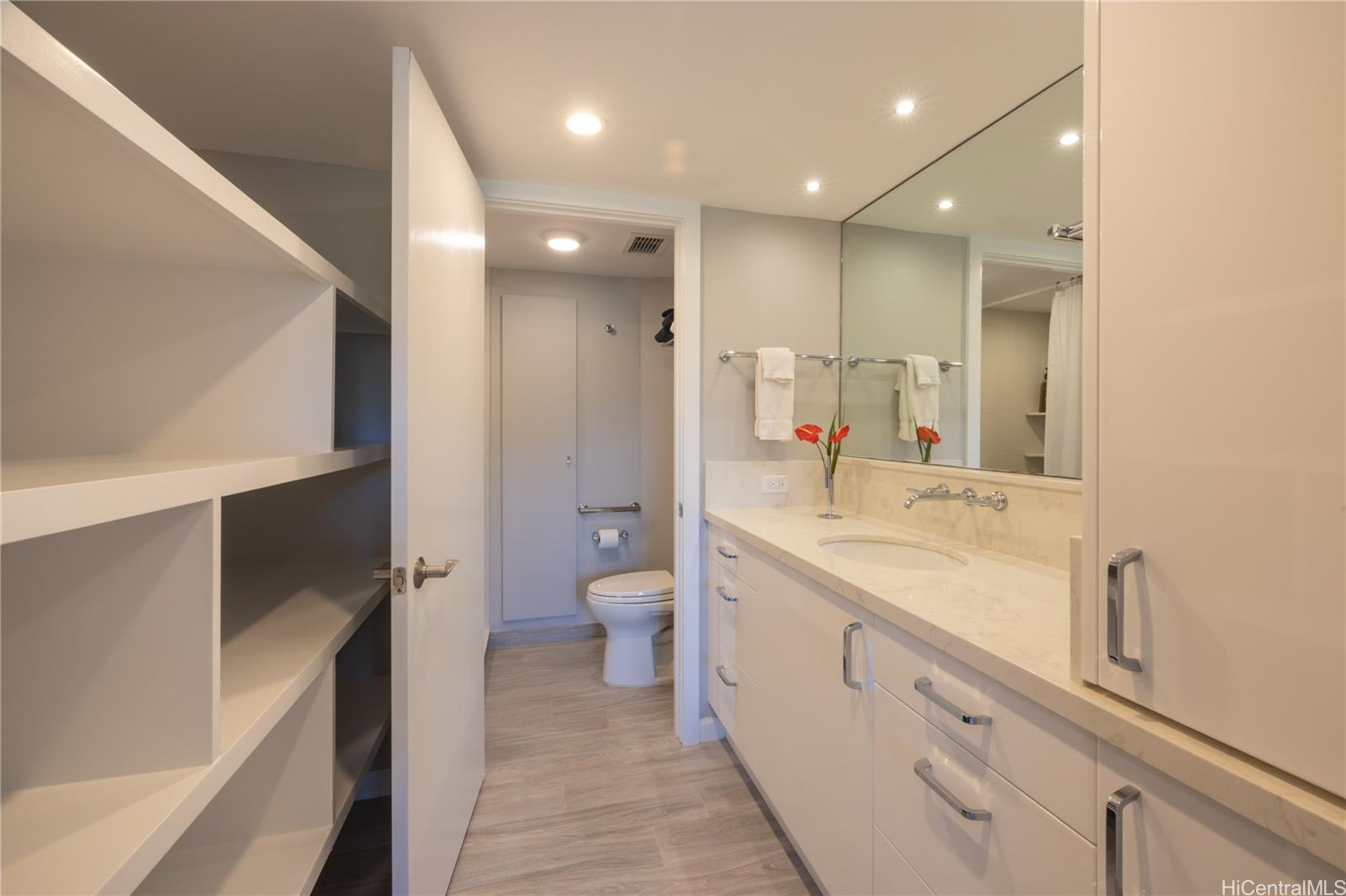 1022 Prospect Street, Unit 903E Honolulu, HI 96813 - Photo 19 of 25 a spacious bathroom with a granite countertop sink mirror and toilet