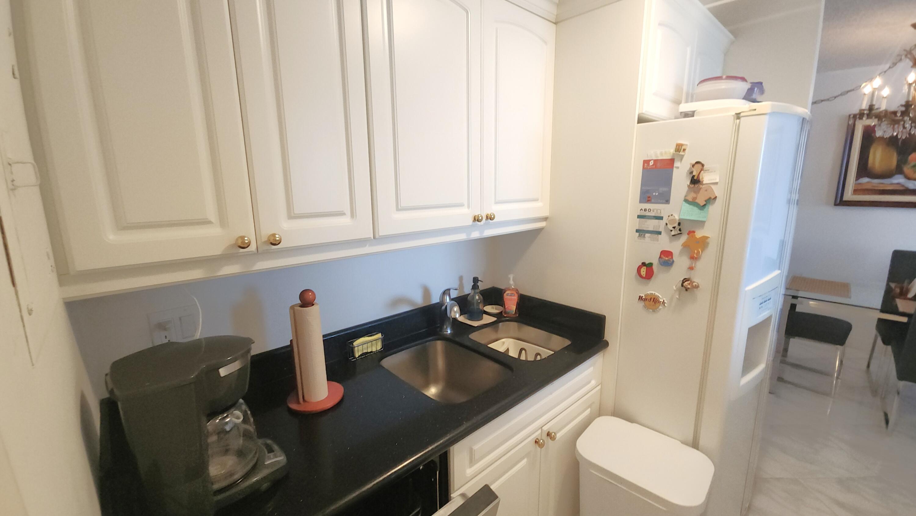 2121 North Ocean Boulevard Boca Raton, FL 33431 - Photo 11 of 54 kitchen