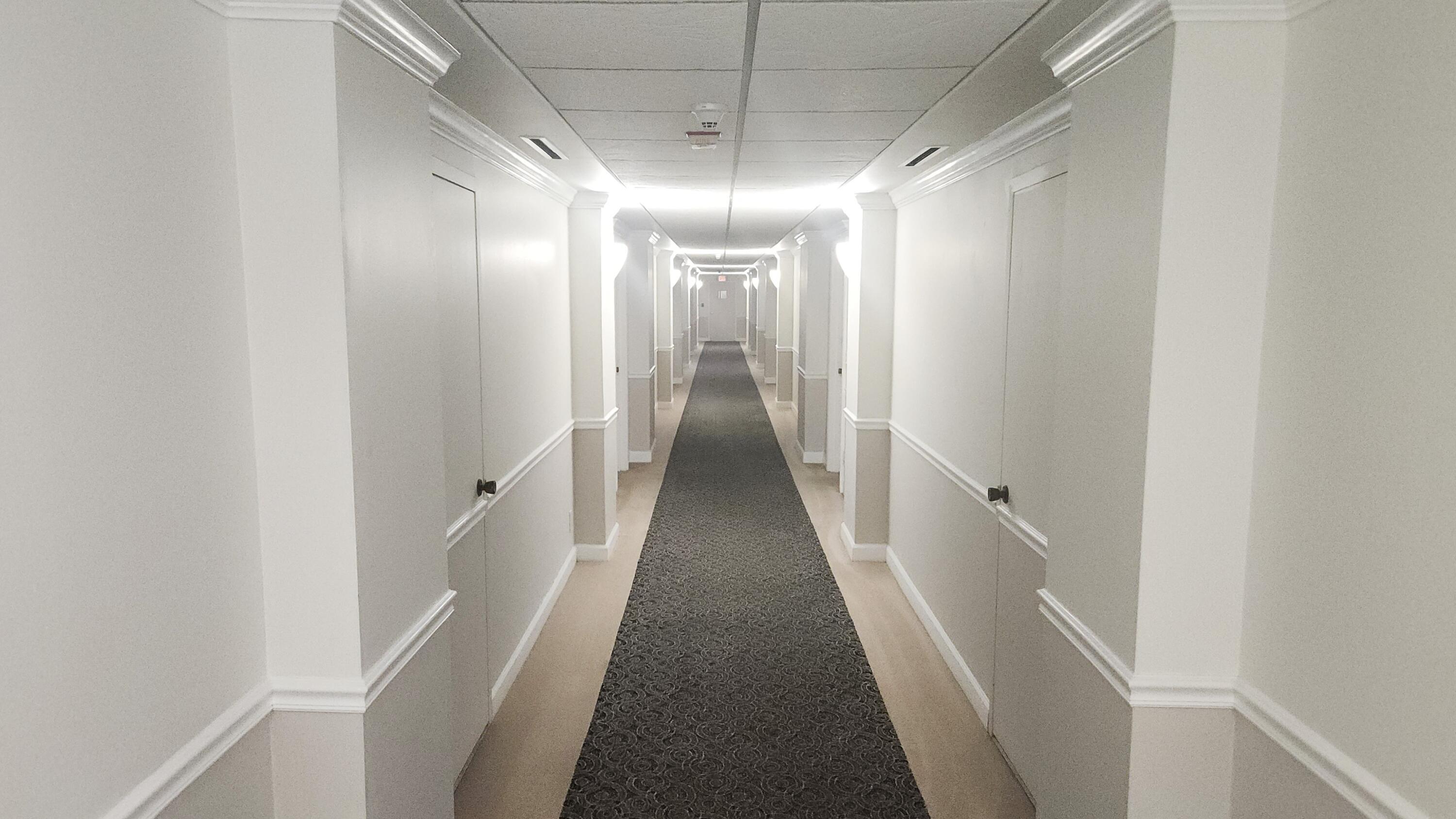 2121 North Ocean Boulevard Boca Raton, FL 33431 - Photo 8 of 54 hallway