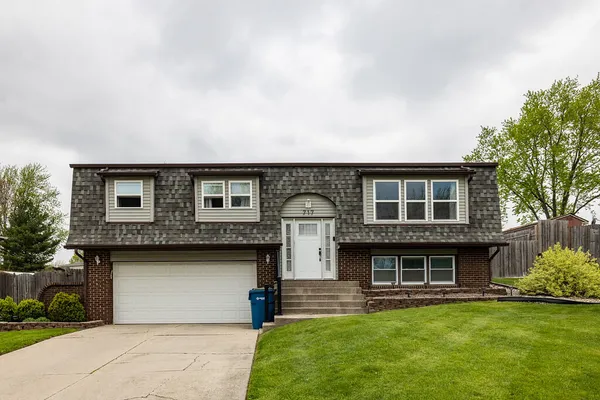 $349,900 | 717 Cottonwood Drive, Dyer, IN 46311