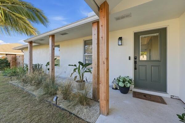 30 Shay Place Tequesta, FL 33469 - Photo 4 of 51 134133958161543743_134133958017652874_8P