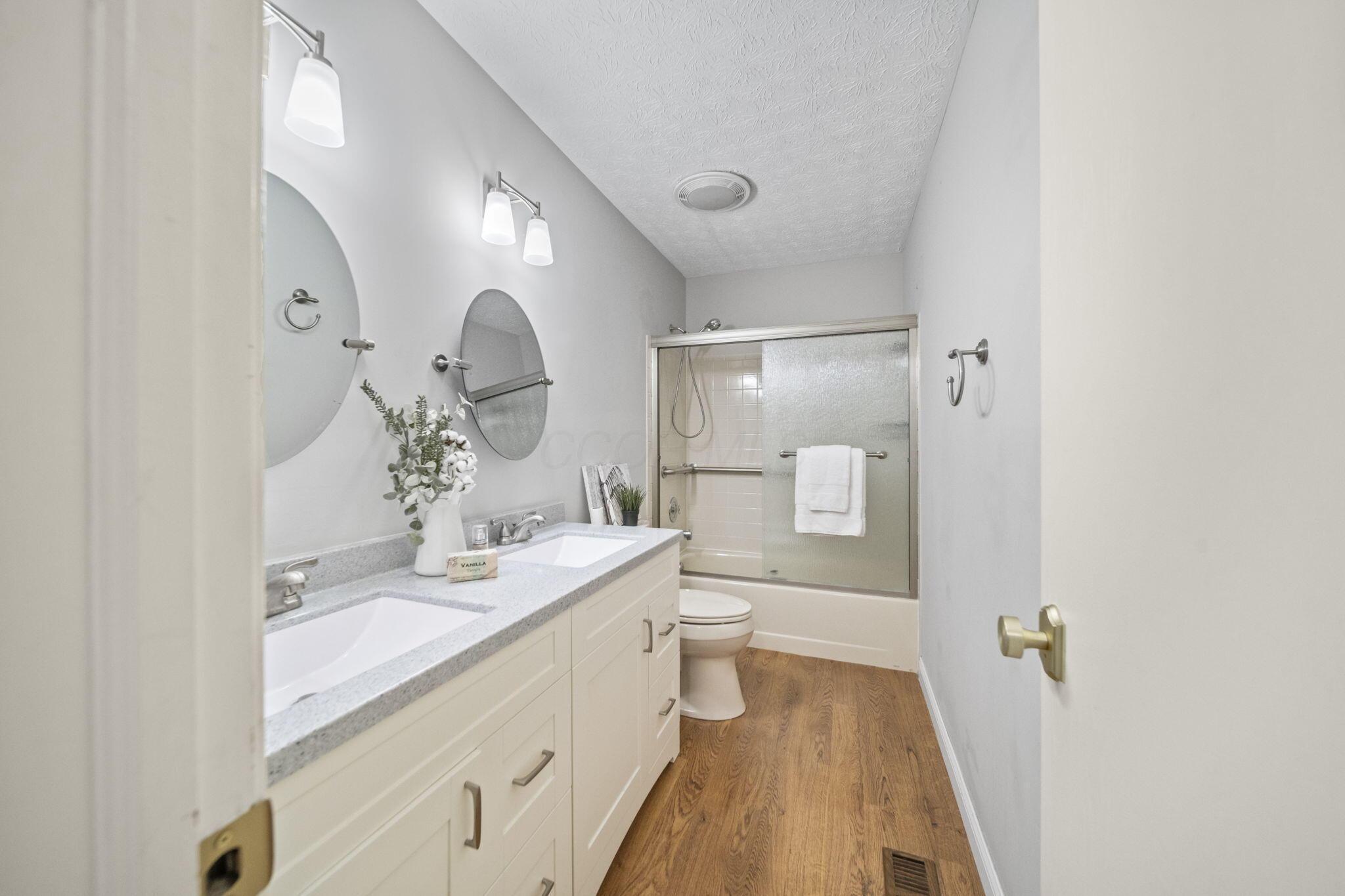 5062 Broadview Road Columbus, OH 43230 - Photo 26 of 45 Full Bath