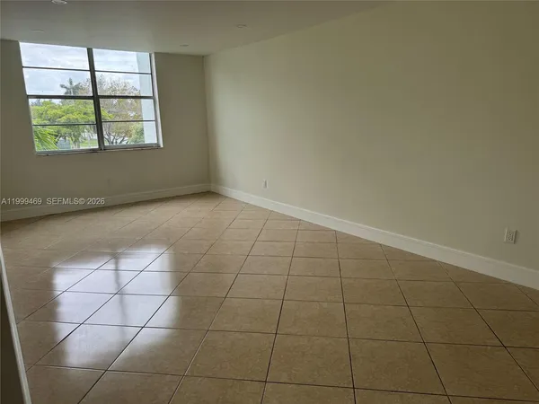 $2,000 | 492 Northwest 165th Street, Unit C309, Miami, FL 33169