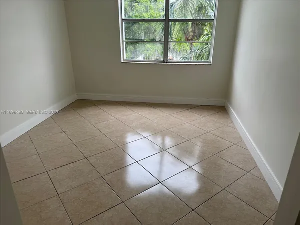 $2,000 | 492 Northwest 165th Street, Unit C309, Miami, FL 33169