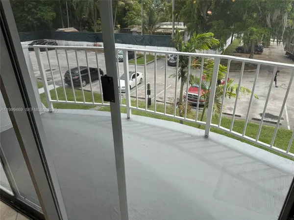 $2,000 | 492 Northwest 165th Street, Unit C309, Miami, FL 33169